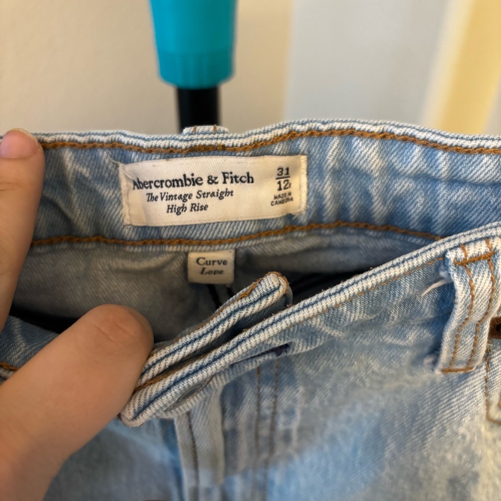 Abercrombie & Fitch curve love vintage straight Light Denim Jeans - Picture 3 of 7